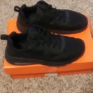 NIKE AIR MAX KIDS BASKETBALL SHOES BLACK US: 5.5Y